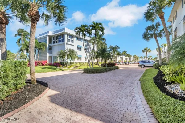 Property Slideshow image 3 of 50 | 2100 gulf shore blvd 113, Naples, FL, 34102