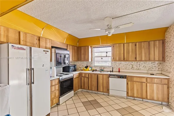 Property Slideshow image 2 of 48 | 271 s hollybrook dr 51-106, Pembroke Pines, FL, 33025
