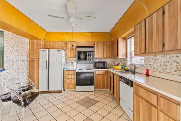 Property Slideshow image 3 of 48 | 271 s hollybrook dr 51-106, Pembroke Pines, FL, 33025