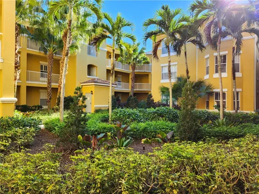 Property Slideshow image 2 of 32 | 5045 fairways cir d201, Vero Beach, FL, 32967