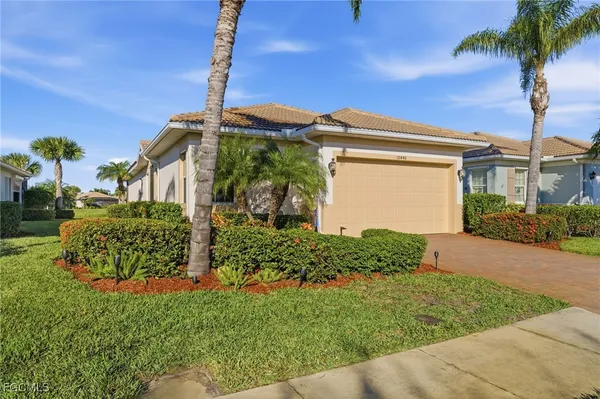 Property Slideshow image 3 of 50 | 10446 sirene way, Fort Myers, FL, 33913