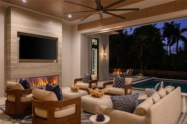 Property Slideshow image 3 of 20 | 405 putter point dr, Naples, FL, 34103