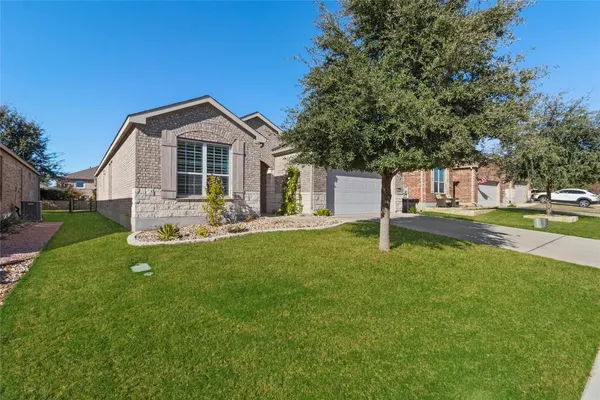 Property Slideshow image 2 of 38 | 207 longview ln, Georgetown, TX, 78633