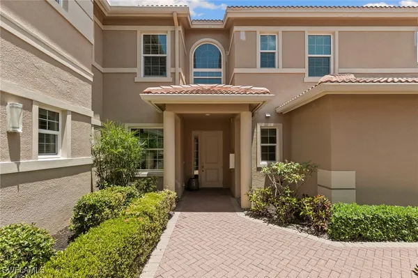 Property Slideshow image 2 of 30 | 575 el camino real # 6-102, Naples, FL, 34119