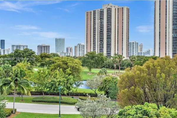 Property Slideshow image 3 of 12 | 20500 w country club dr 715, Aventura, FL, 33180