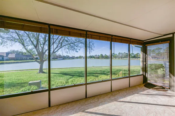 Property Slideshow image 2 of 49 | 3013 flower field ln 4, Pearland, TX, 77584