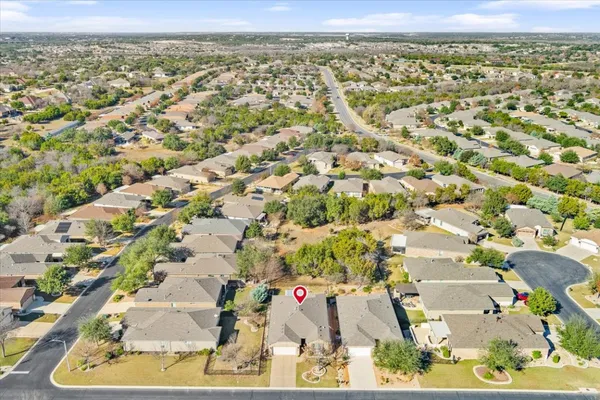 Property Slideshow image 2 of 34 | 208 bear creek ln, Georgetown, TX, 78633
