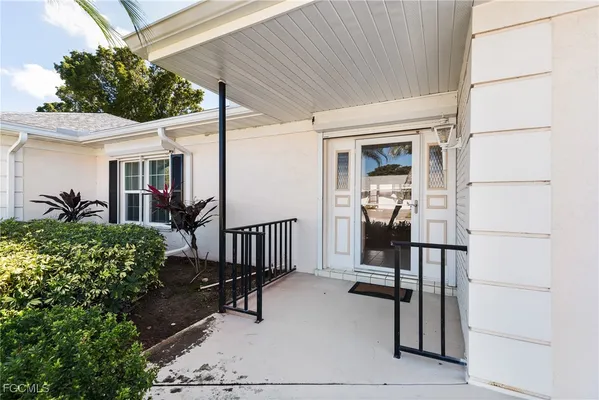 Property Slideshow image 2 of 20 | 1286 broadwater dr, Fort Myers, FL, 33919