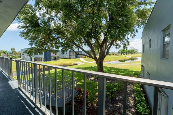 Property Slideshow image 2 of 34 | 938 normandy t # t938, Delray Beach, FL, 33484