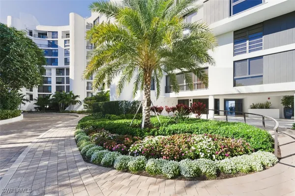 Property Slideshow image 2 of 39 | 2378 gulf shore blvd 303, Naples, FL, 34103