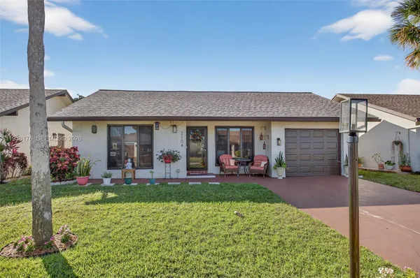 Property Slideshow image 2 of 44 | 2104 sw 17th cir, Deerfield Beach, FL, 33442