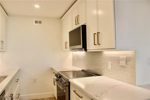 Property Slideshow image 2 of 16 | 333 harbour dr apt 109, Naples, FL, 34103