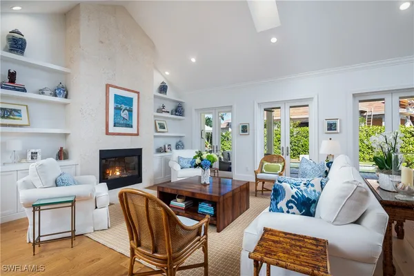 Property Slideshow image 2 of 25 | 485 wedge dr, Naples, FL, 34103