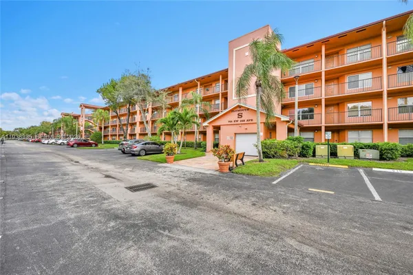 Property Slideshow image 2 of 16 | 701 sw 142nd ave 104s, Pembroke Pines, FL, 33027