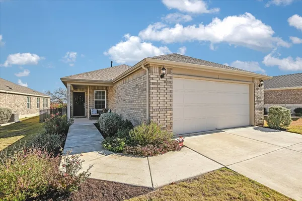 Property Slideshow image 2 of 26 | 112 yorktown st, Georgetown, TX, 78633