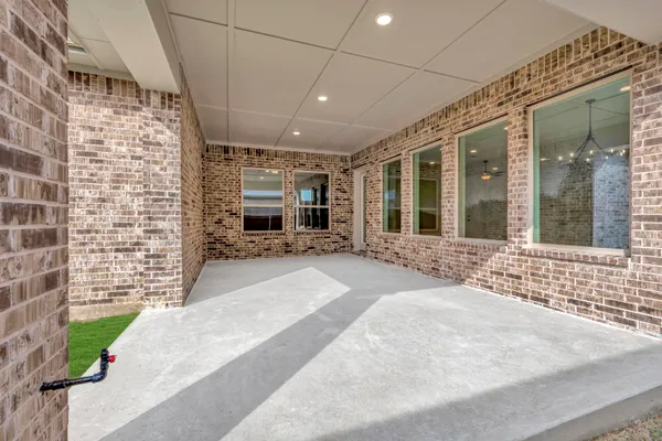 Property Slideshow image 2 of 33 | 2076 spotted fawn dr, Arlington, TX, 76005