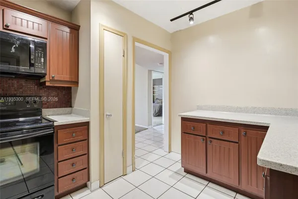 Property Slideshow image 2 of 15 | 2061 nw 47th ter 402, Lauderhill, FL, 33313