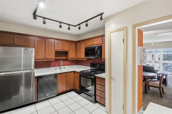 Property Slideshow image 3 of 15 | 2061 nw 47th ter 402, Lauderhill, FL, 33313