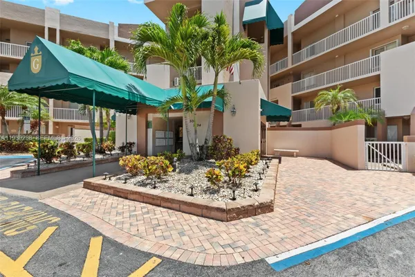 Property Slideshow image 2 of 25 | 7592 granville dr 411, Tamarac, FL, 33321