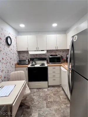 Property Slideshow image 2 of 20 | 1700 pine valley dr 204, Fort Myers, FL, 33907