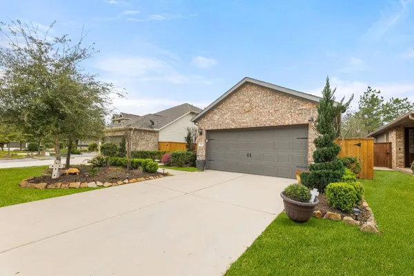 Property Slideshow image 2 of 15 | 118 arrowhead ln, Montgomery, TX, 77316