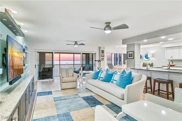 Property Slideshow image 3 of 35 | 2919 gulf shore blvd 501, Naples, FL, 34103
