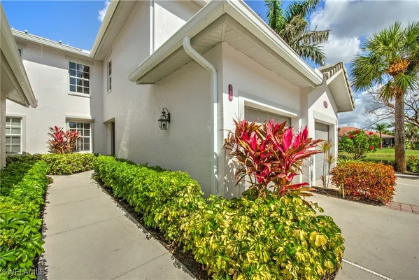 Property Slideshow image 2 of 39 | 8385 whisper trace ln n-104, Naples, FL, 34114