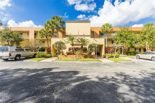 Property Slideshow image 2 of 41 | 7552 ashmont cir # 310, Tamarac, FL, 33321
