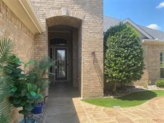 Property Slideshow image 3 of 34 | 9921 crestview dr, Denton, TX, 76207