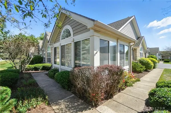 Property Slideshow image 2 of 54 | 184 edinburgh village dr, Centerville, OH, 45458