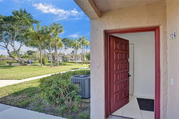 Property Slideshow image 3 of 28 | 9280 vista del lago g, Boca Raton, FL, 33428