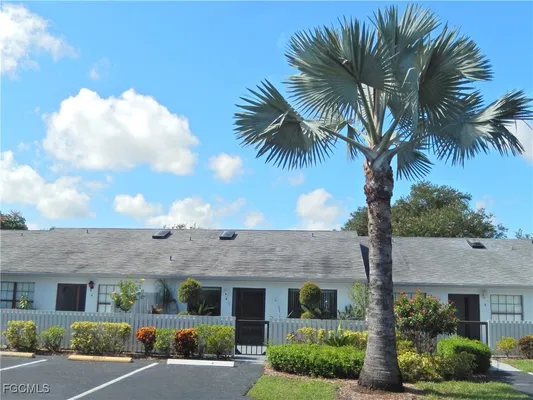 Property Slideshow image 2 of 50 | 9620 villa dr 4, Fort Myers, FL, 33905