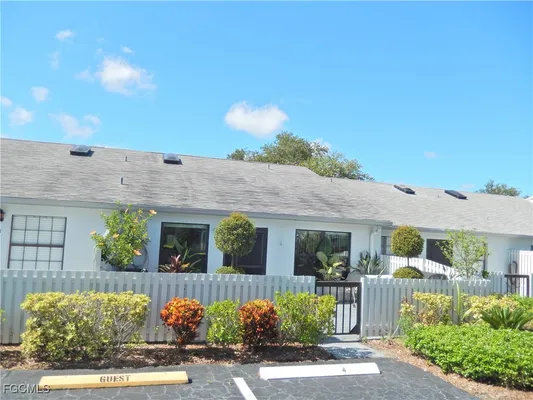 Property Slideshow image 3 of 50 | 9620 villa dr 4, Fort Myers, FL, 33905