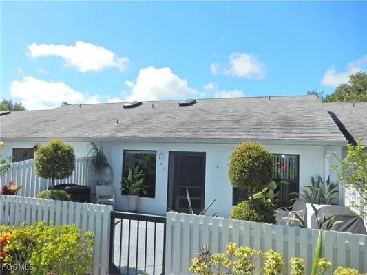 Property Slideshow image 3 of 50 | 9620 villa dr 4, Fort Myers, FL, 33905