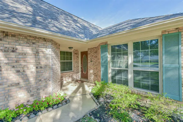 Property Slideshow image 3 of 36 | 927 woodfern glen ln, Pearland, TX, 77584