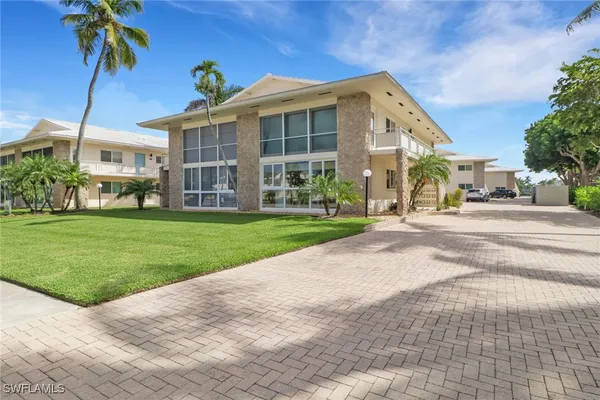 Property Slideshow image 2 of 35 | 2500 gulf shore blvd s10, Naples, FL, 34103