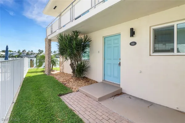 Property Slideshow image 3 of 35 | 2500 gulf shore blvd s10, Naples, FL, 34103