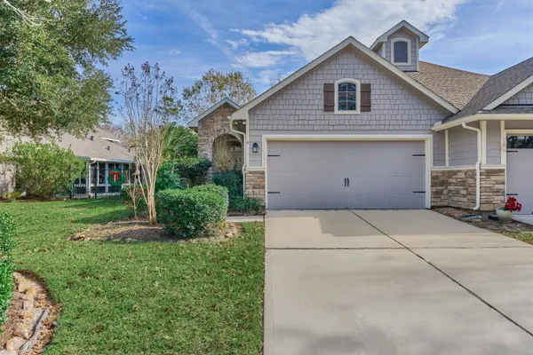 Property Slideshow image 3 of 47 | 6 windsor bridge dr, Conroe, TX, 77384