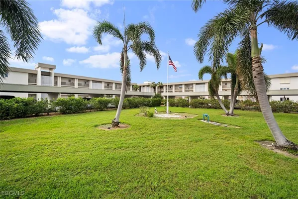Property Slideshow image 3 of 47 | 6102 augusta dr 302, Fort Myers, FL, 33907