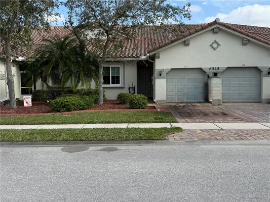 Property Slideshow image 2 of 26 | 6525 oxford cir 103c, Vero Beach, FL, 32966