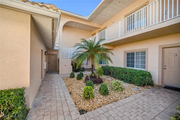 Property Slideshow image 2 of 50 | 9113 michael cir unit 6, Naples, FL, 34113