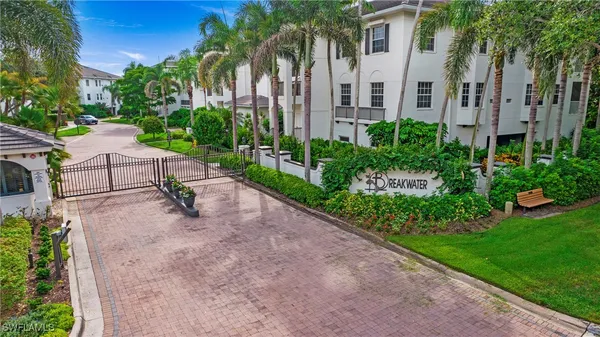 Property Slideshow image 2 of 28 | 780 bentwater cir 102, Naples, FL, 34108
