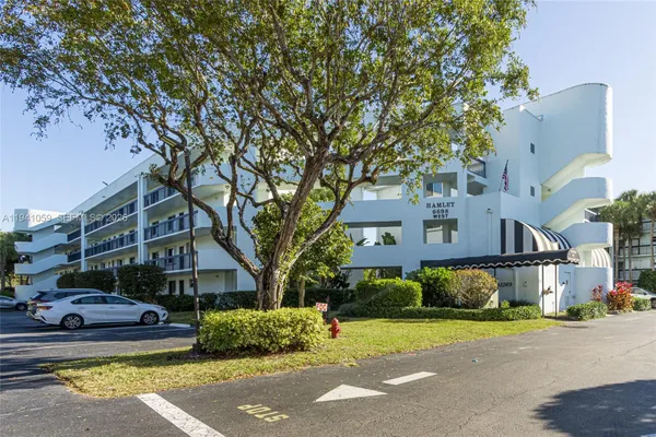 Property Slideshow image 3 of 17 | 6698 10th ave 118, Lake Worth, FL, 33467