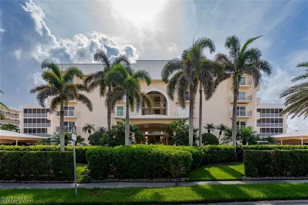 Property Slideshow image 3 of 17 | 3450 gulf shore blvd 206, Naples, FL, 34103
