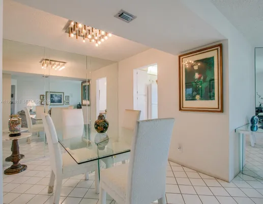Property Slideshow image 2 of 31 | 3959 via poinciana apt 605, Lake Worth, FL, 33467