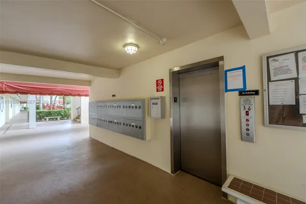 Property Slideshow image 3 of 28 | 3959 via poinciana 605, Lake Worth, FL, 33467