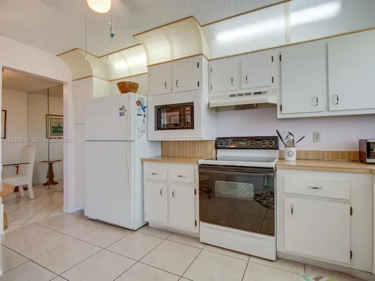 Property Slideshow image 3 of 31 | 3959 via poinciana 605, Lake Worth, FL, 33467