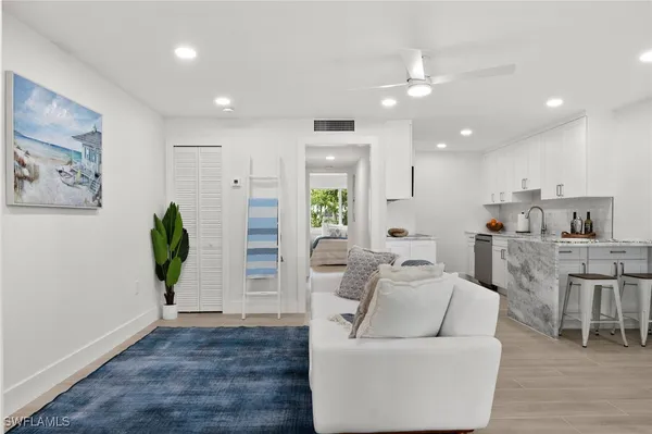 Property Slideshow image 3 of 35 | 342 harbour dr # 342, Naples, FL, 34103