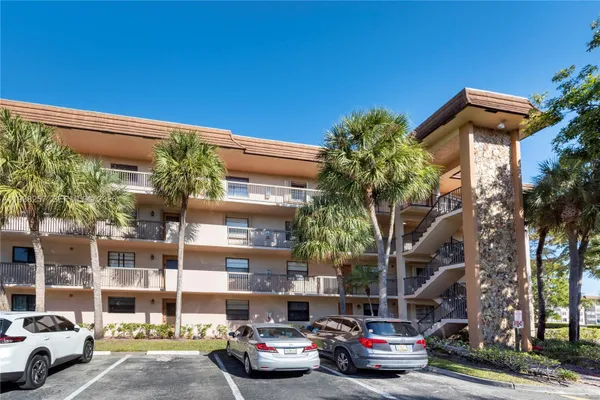 Property Slideshow image 3 of 25 | 4975 e sabal palm blvd 309, Tamarac, FL, 33319