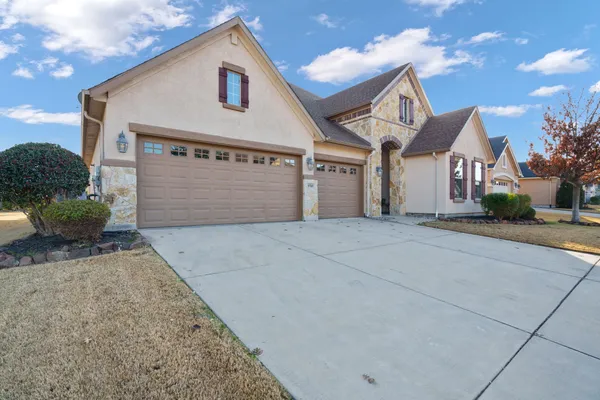 Property Slideshow image 2 of 40 | 9709 stonewood dr, Denton, TX, 76207